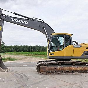 Гусеничный экскаватор Volvo EC220DL